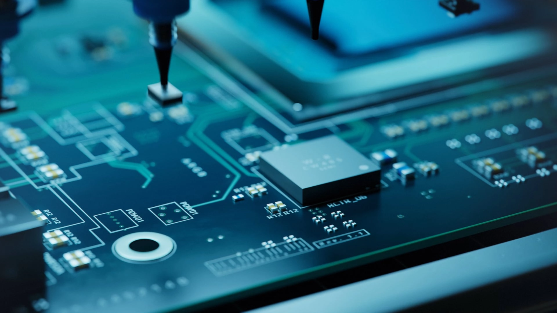 Carte de circuit imprimé complexe avec composants électroniques détaillés.