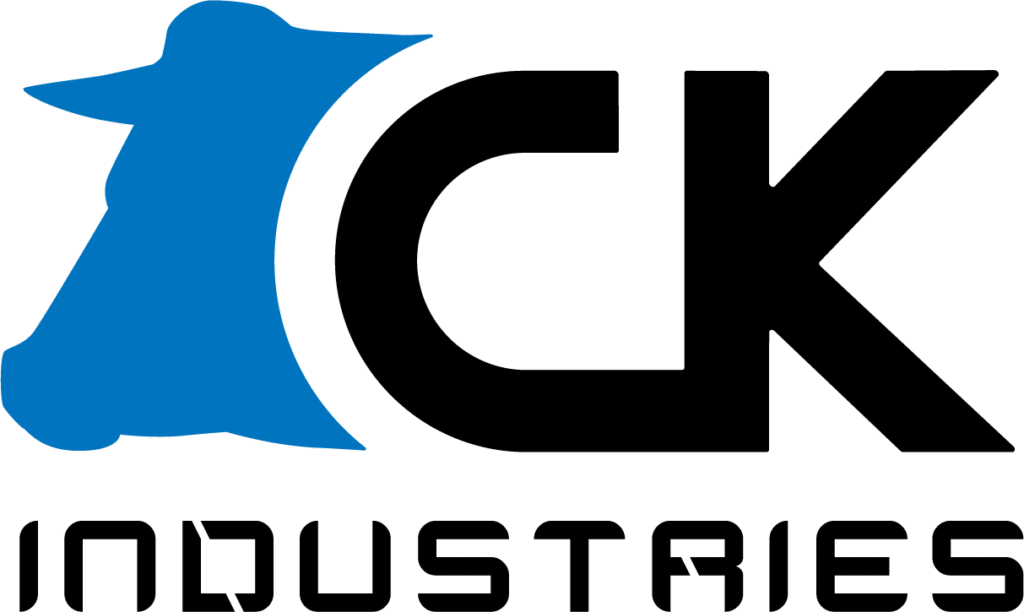Logo CK Industries bleu sur fond noir.