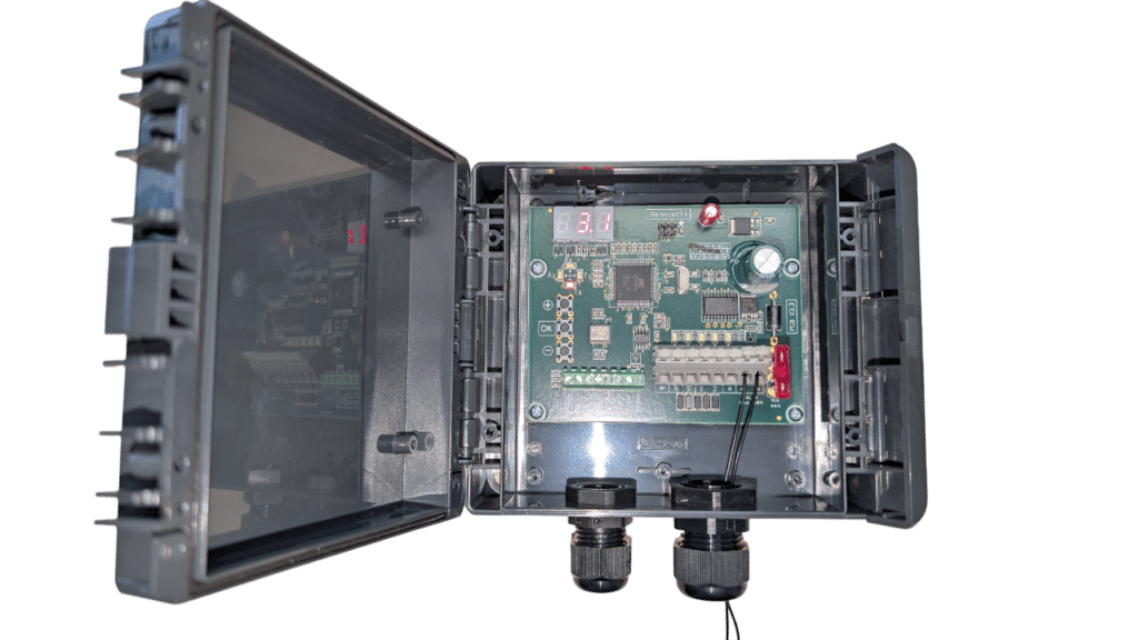 Correcteur d'inclinaison i-Balance V3 ouvert, montrant la carte de circuit imprimé. Affichage numérique 3.3.