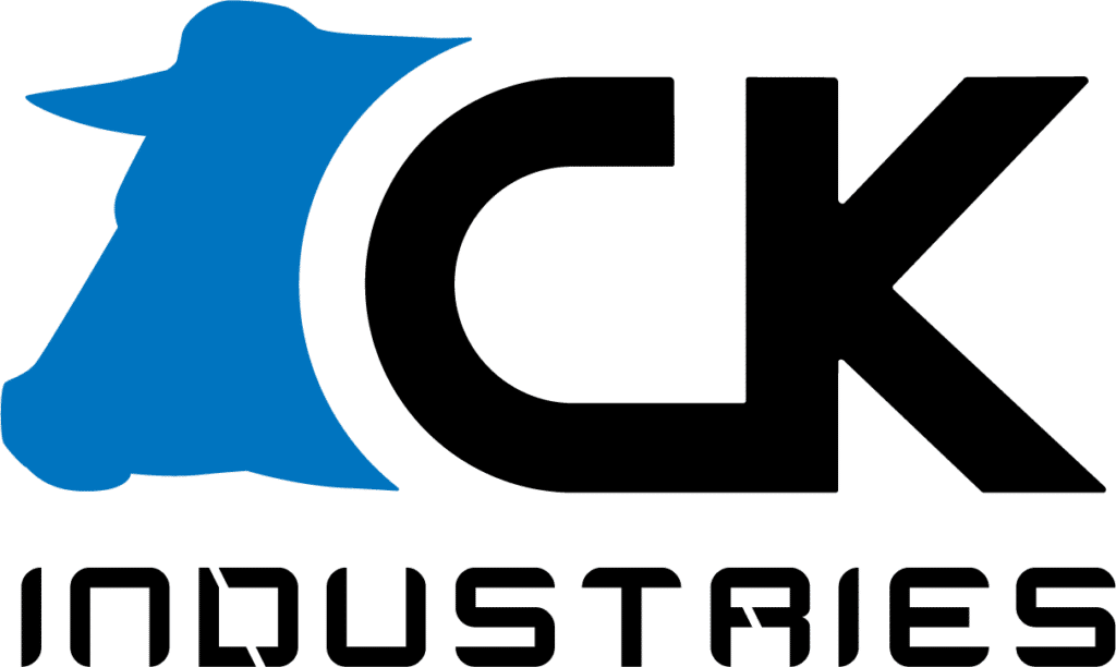 Logo CK Industries bleu sur fond noir.