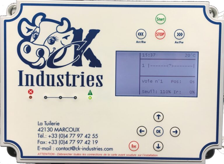 Panneau de contrôle CK Industries pour la gestion d'élevage. Affichage digital et boutons de commande.